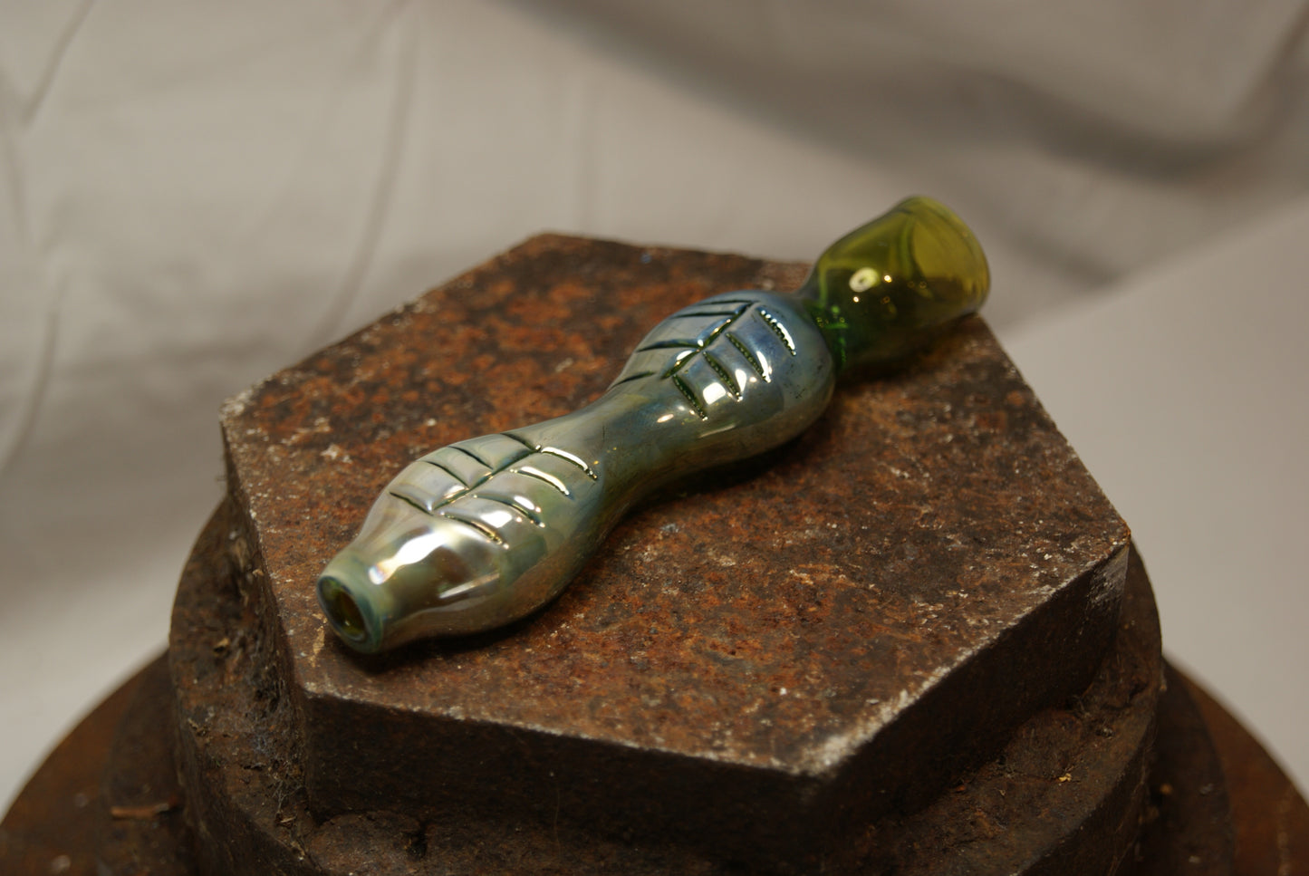 Metallic Glaze CHILLY CHILLUM Leaf Look Glass Pipe - GREEN