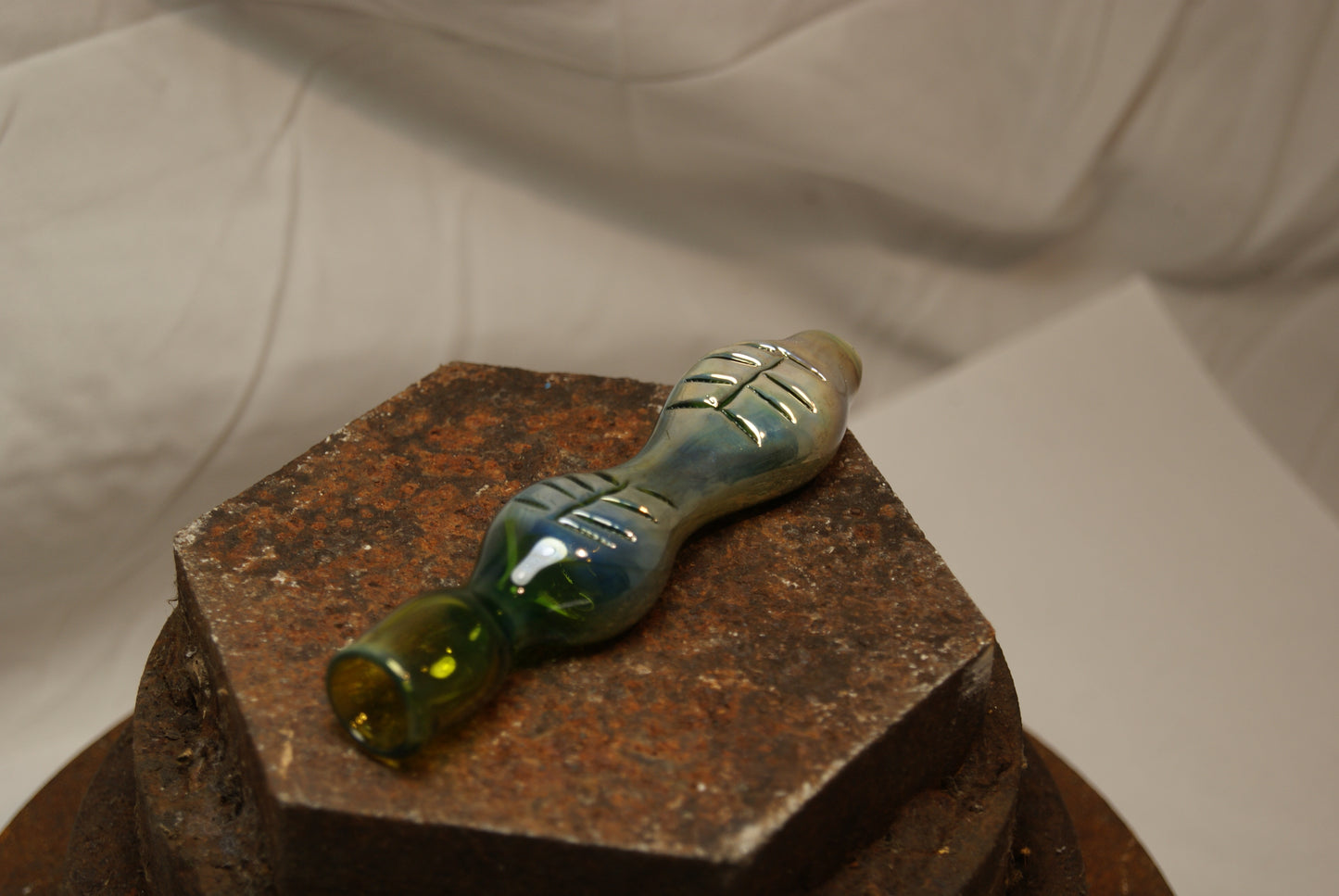 Metallic Glaze CHILLY CHILLUM Leaf Look Glass Pipe - GREEN